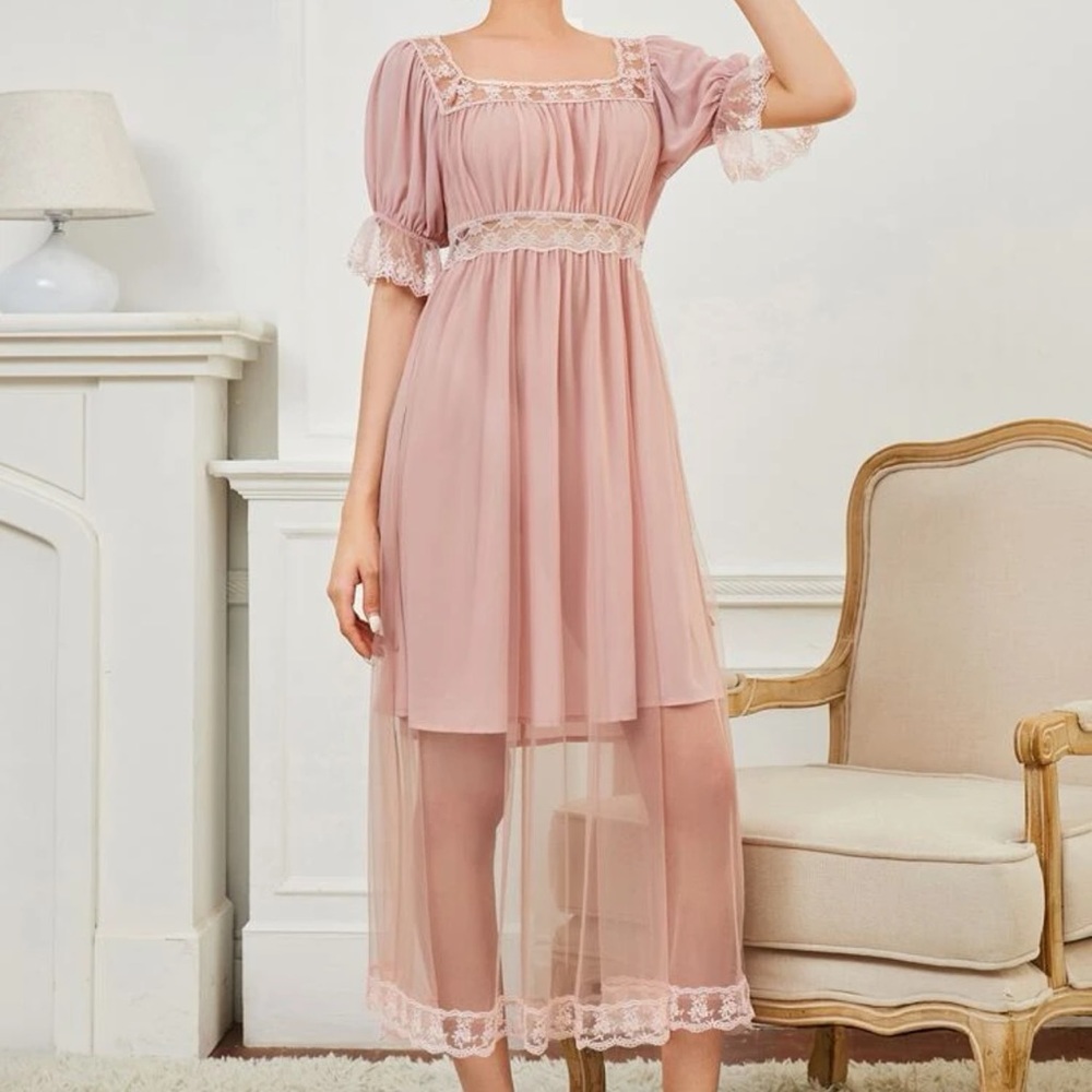 $6 NIGHTDRESS SIZE MED. $6 if bundled - Picture 7 of 8